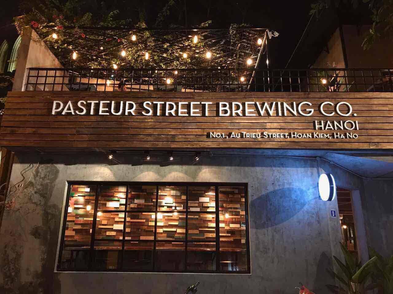 The Au Trieu location features two floors, including a lovely terrace